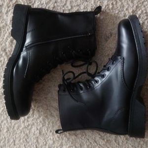 Combat boots